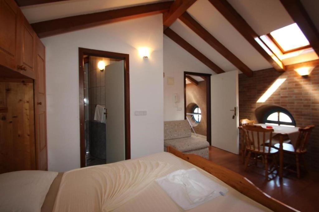 Lovely Studio Apartments Mali Raj Vrsar Exterior photo